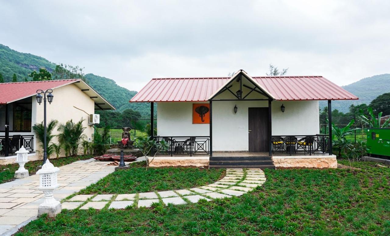 Ninad Homestays Karjat Exteriör bild