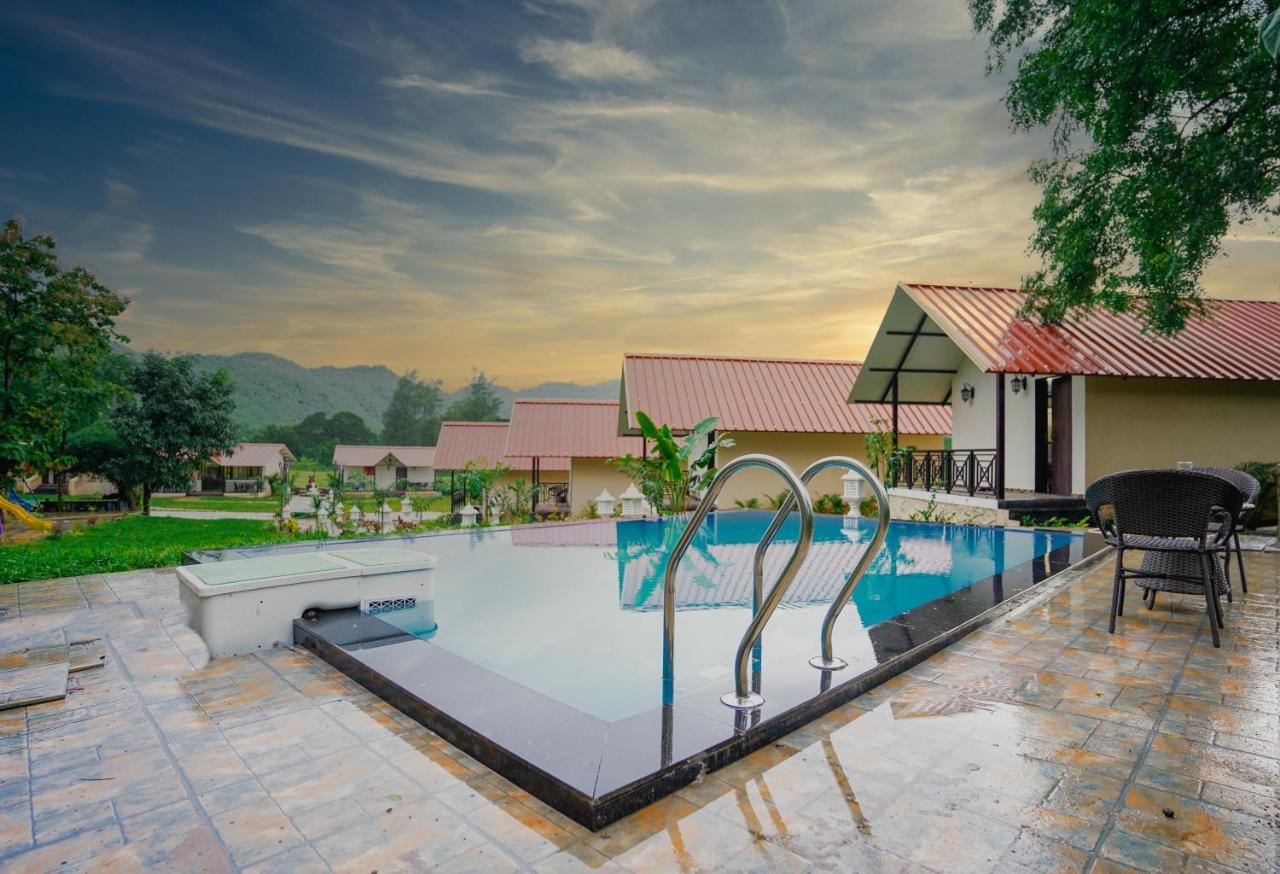 Ninad Homestays Karjat Exteriör bild