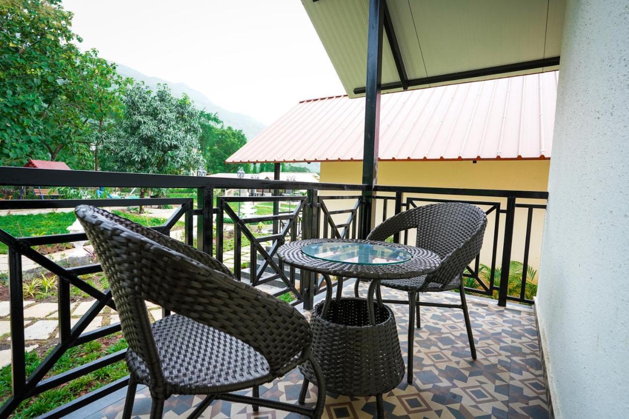 Ninad Homestays Karjat Exteriör bild