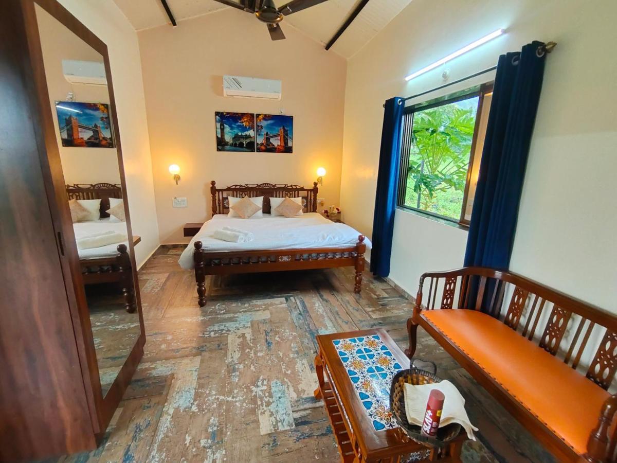 Ninad Homestays Karjat Exteriör bild