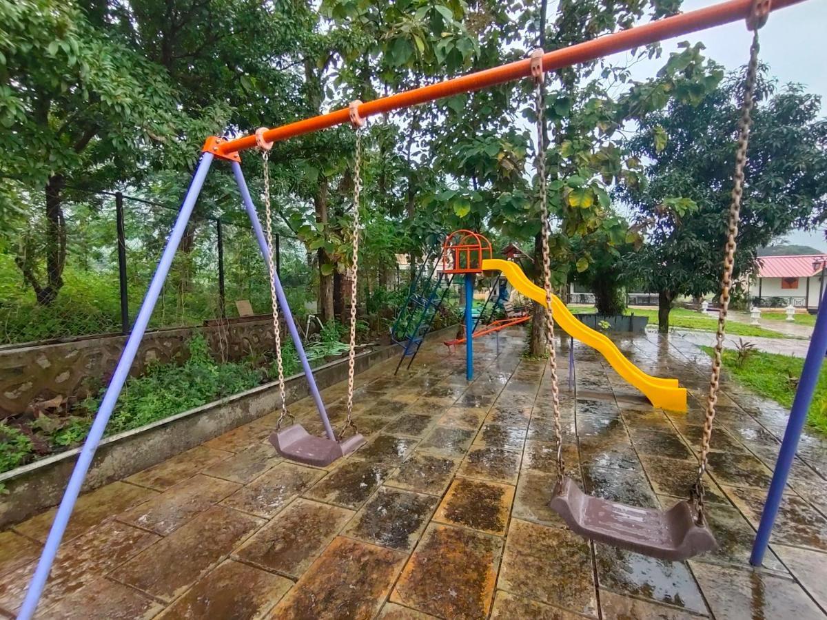 Ninad Homestays Karjat Exteriör bild